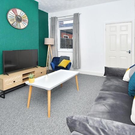 The Yellow Door By Avenew Management Serviced Accommodation Stoke-on-Trent ภายนอก รูปภาพ
