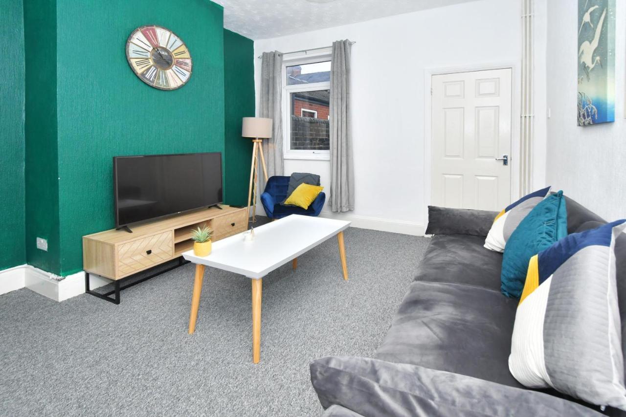The Yellow Door By Avenew Management Serviced Accommodation Stoke-on-Trent ภายนอก รูปภาพ