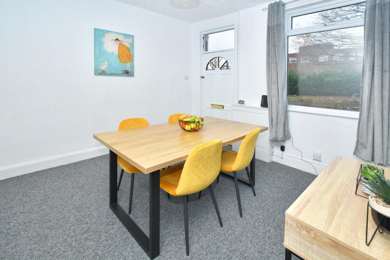 The Yellow Door By Avenew Management Serviced Accommodation Stoke-on-Trent ภายนอก รูปภาพ