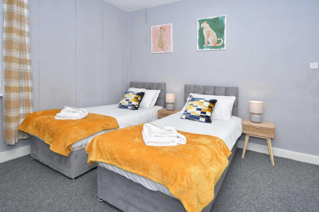 The Yellow Door By Avenew Management Serviced Accommodation Stoke-on-Trent ภายนอก รูปภาพ