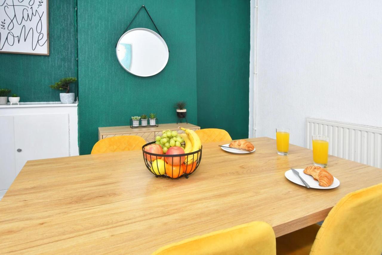 The Yellow Door By Avenew Management Serviced Accommodation Stoke-on-Trent ภายนอก รูปภาพ