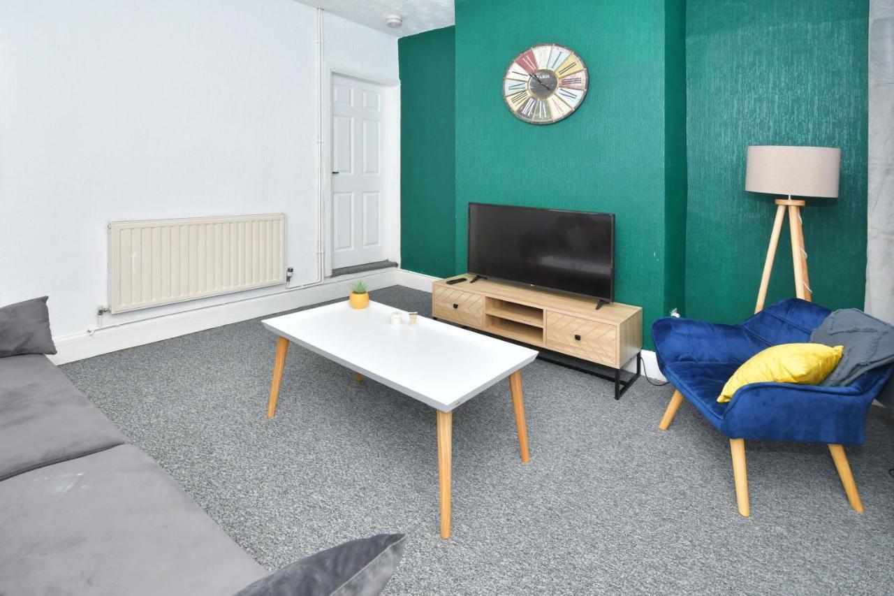 The Yellow Door By Avenew Management Serviced Accommodation Stoke-on-Trent ภายนอก รูปภาพ