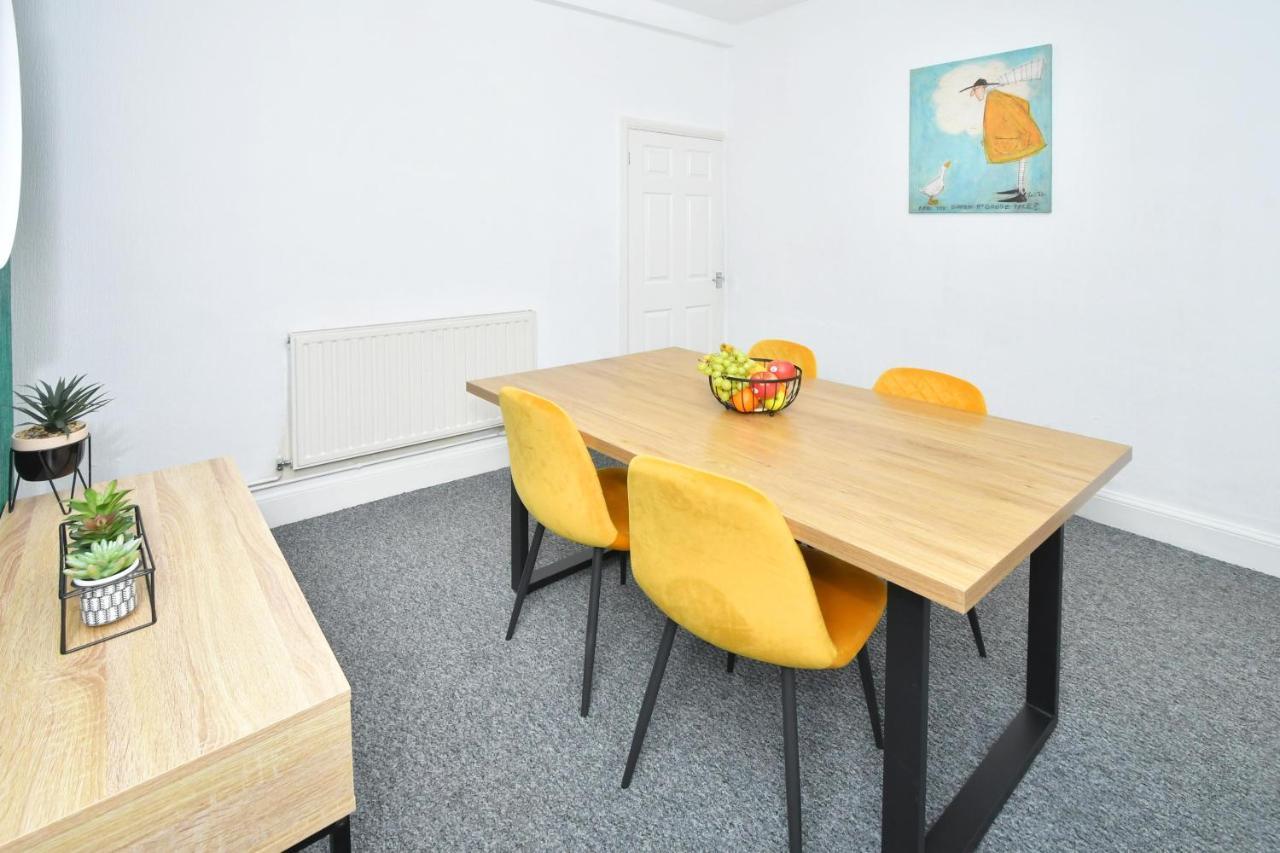 The Yellow Door By Avenew Management Serviced Accommodation Stoke-on-Trent ภายนอก รูปภาพ