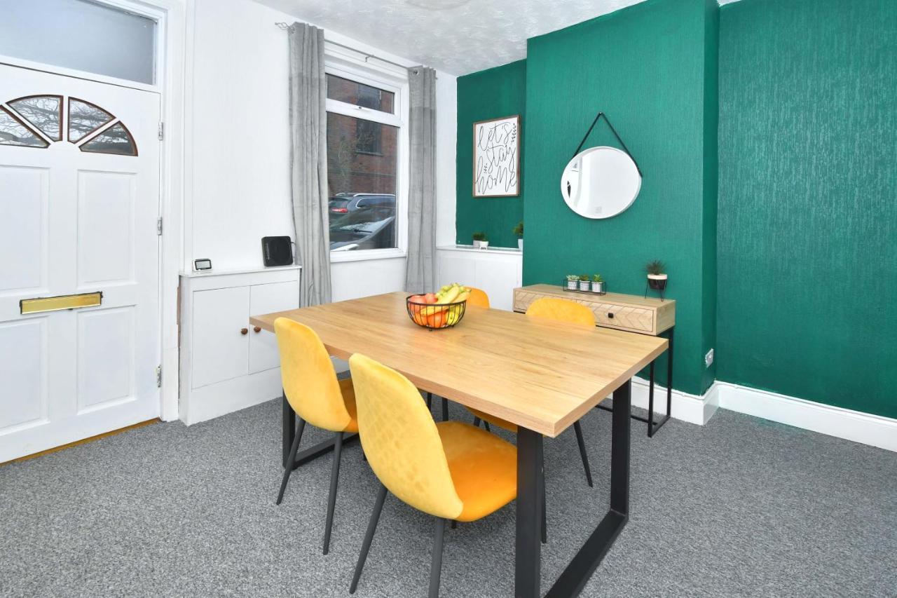 The Yellow Door By Avenew Management Serviced Accommodation Stoke-on-Trent ภายนอก รูปภาพ