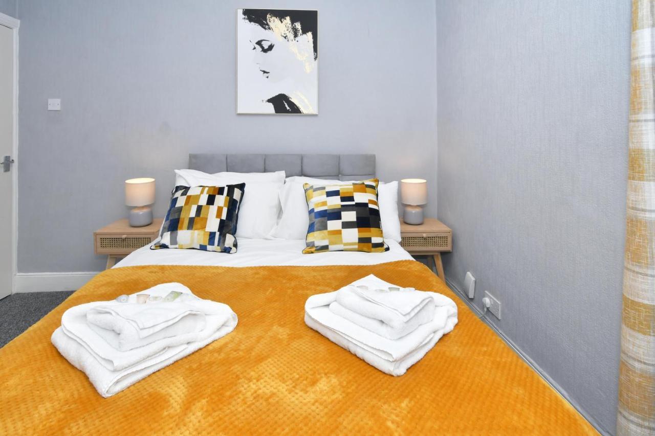 The Yellow Door By Avenew Management Serviced Accommodation Stoke-on-Trent ภายนอก รูปภาพ