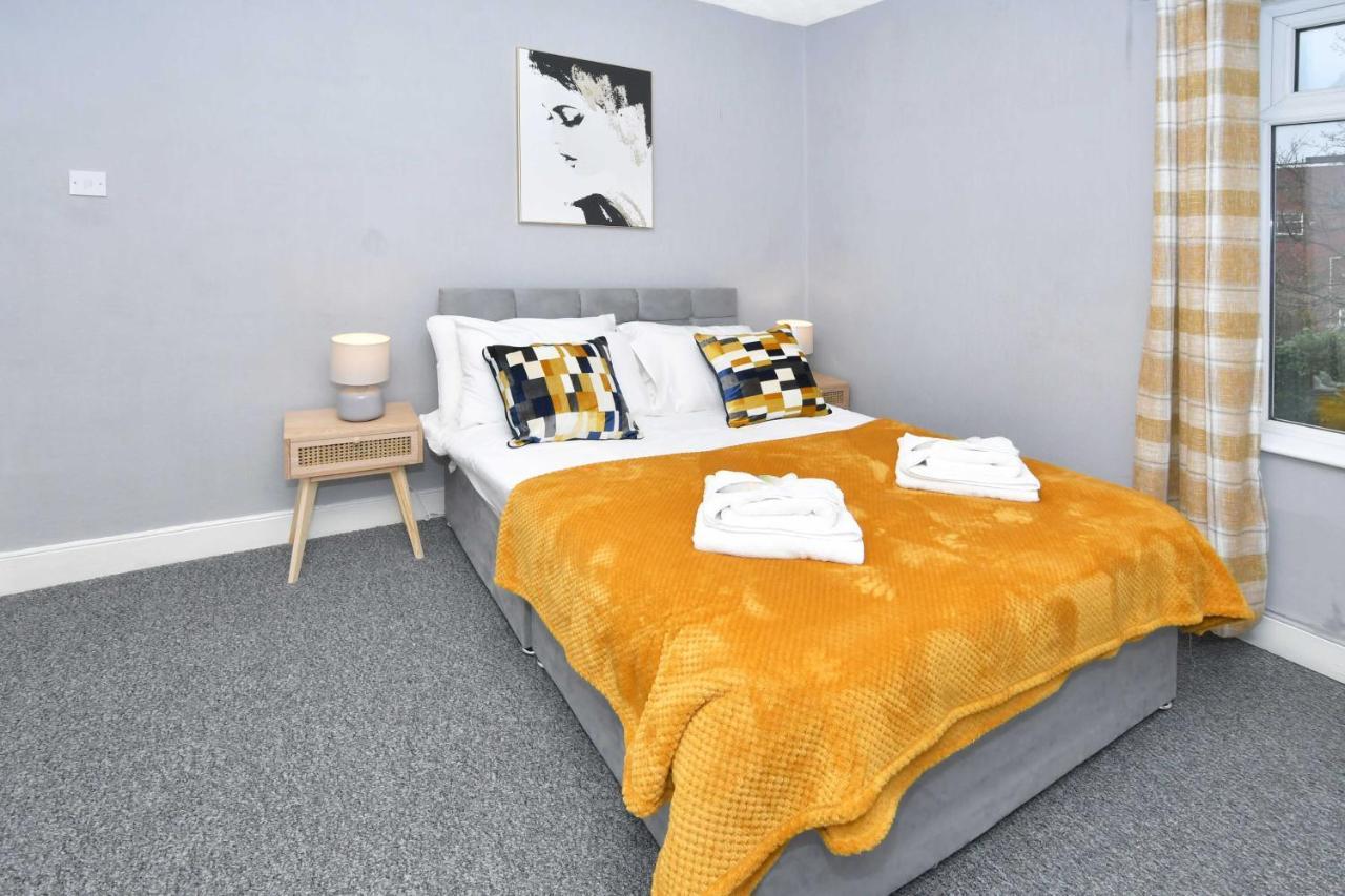 The Yellow Door By Avenew Management Serviced Accommodation Stoke-on-Trent ภายนอก รูปภาพ