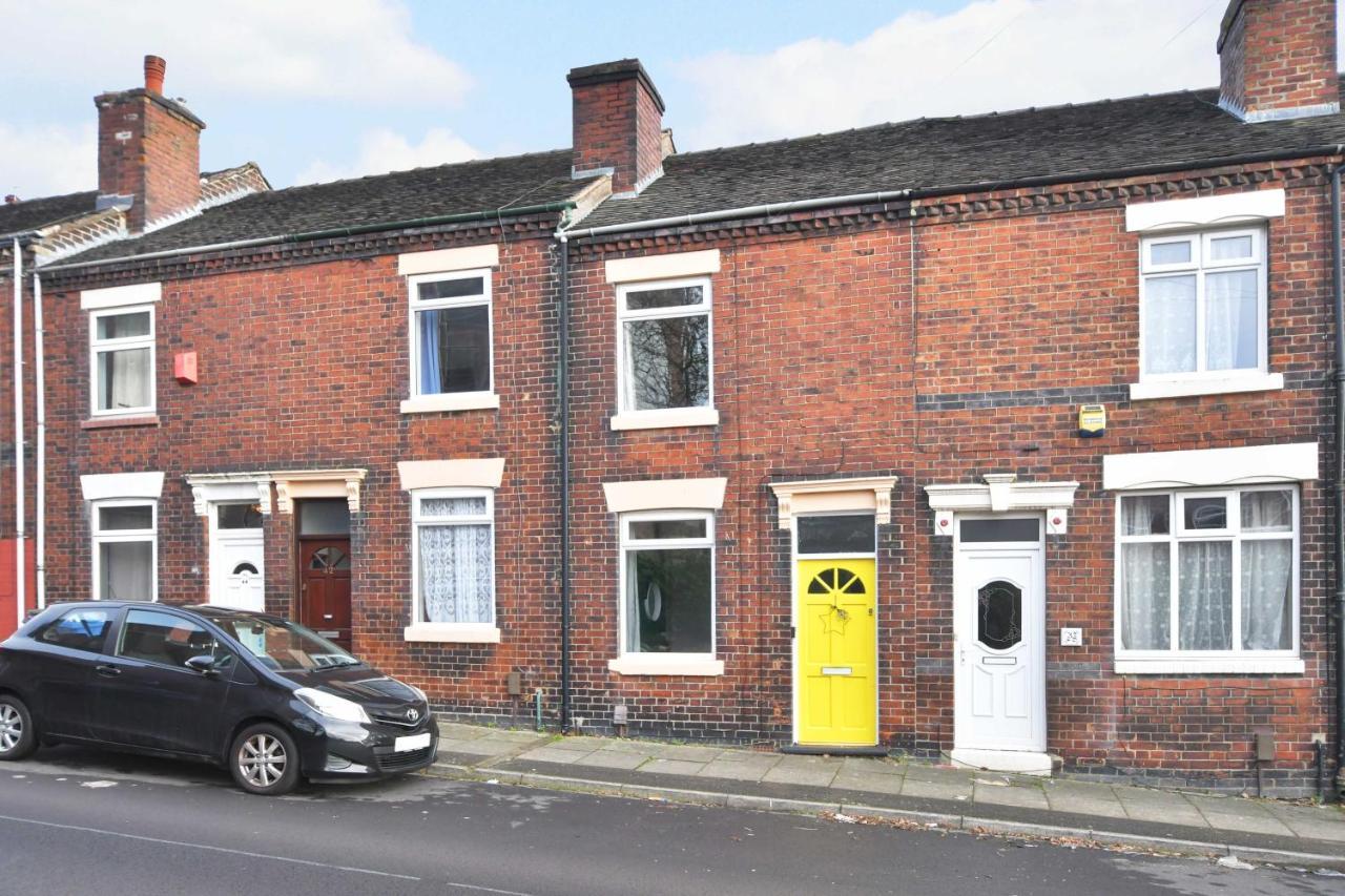 The Yellow Door By Avenew Management Serviced Accommodation Stoke-on-Trent ภายนอก รูปภาพ