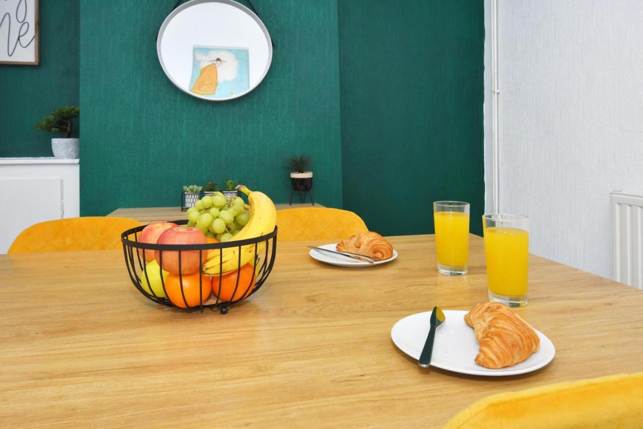The Yellow Door By Avenew Management Serviced Accommodation Stoke-on-Trent ภายนอก รูปภาพ